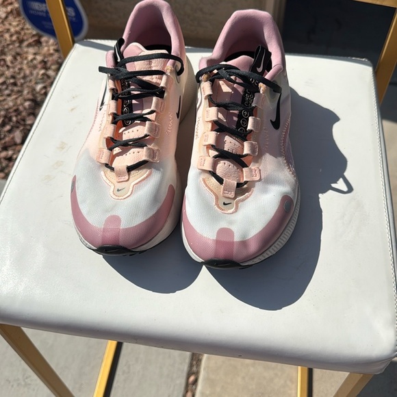 Nike React Escape Rn Women's Athletic Running Sneakers - Picture 4 of 9